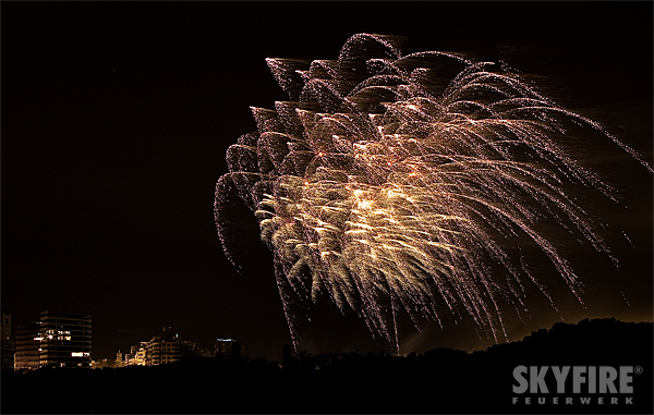 skyfire feuerwerk stadt 1